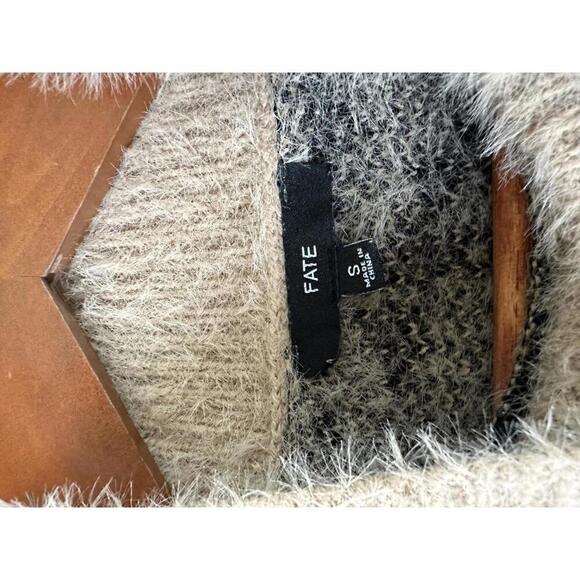 Fate DailyLook Cream Camo Mock Neck Long Sleeve Fuzzy Sweater Women’s Small - Picture 6 of 9